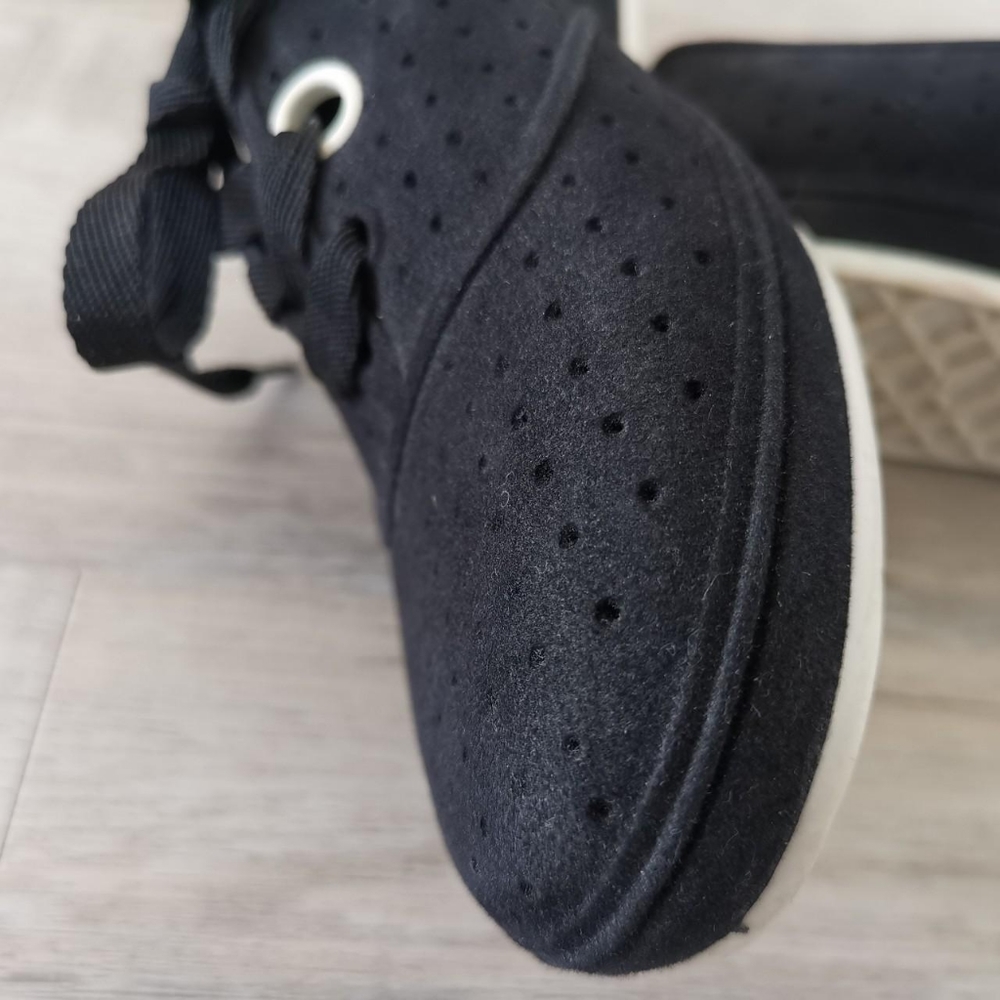 Shoes - Picture 4 of 4